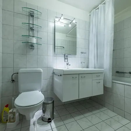 Putzprinz Gujan Ferienwohnung, Haus Surmir B / 16