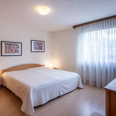 Apartment Putzprinz Gujan Ferienwohnung, Haus Surmir B / 16 Flims